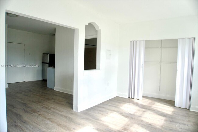 Building Photo - 501 SW 6th Ct