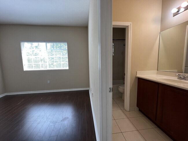 Building Photo - 3530 NW 29th Ct