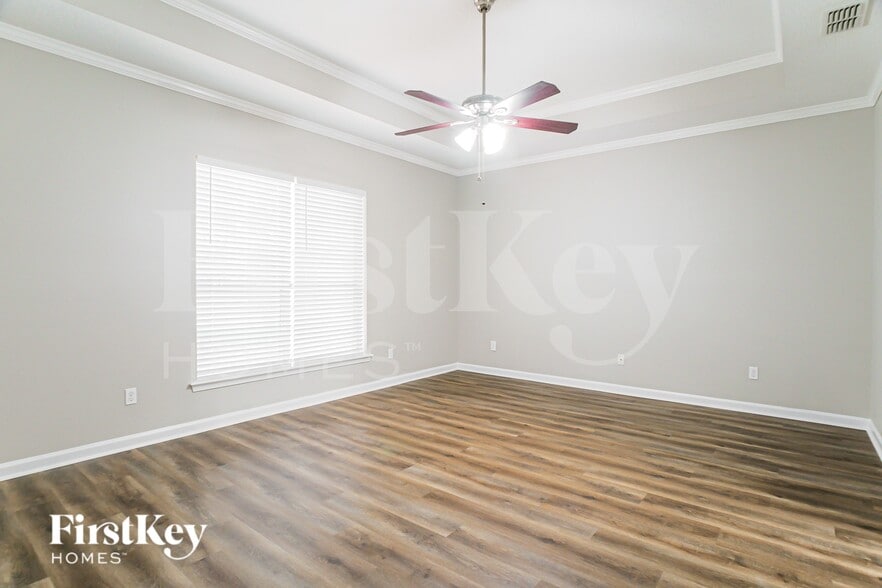 Building Photo - 664 Porta Rosa Circle