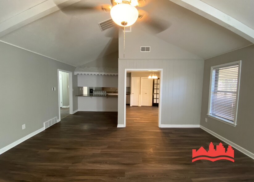 Building Photo - 1434 Hardwood Trail