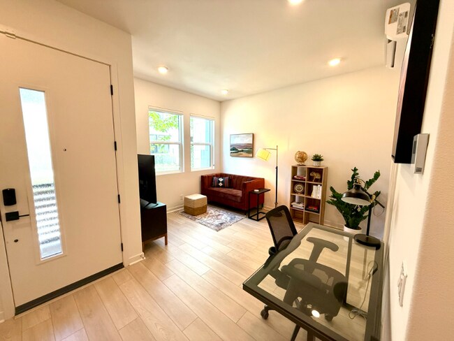 Building Photo - 806 S Grable Cir