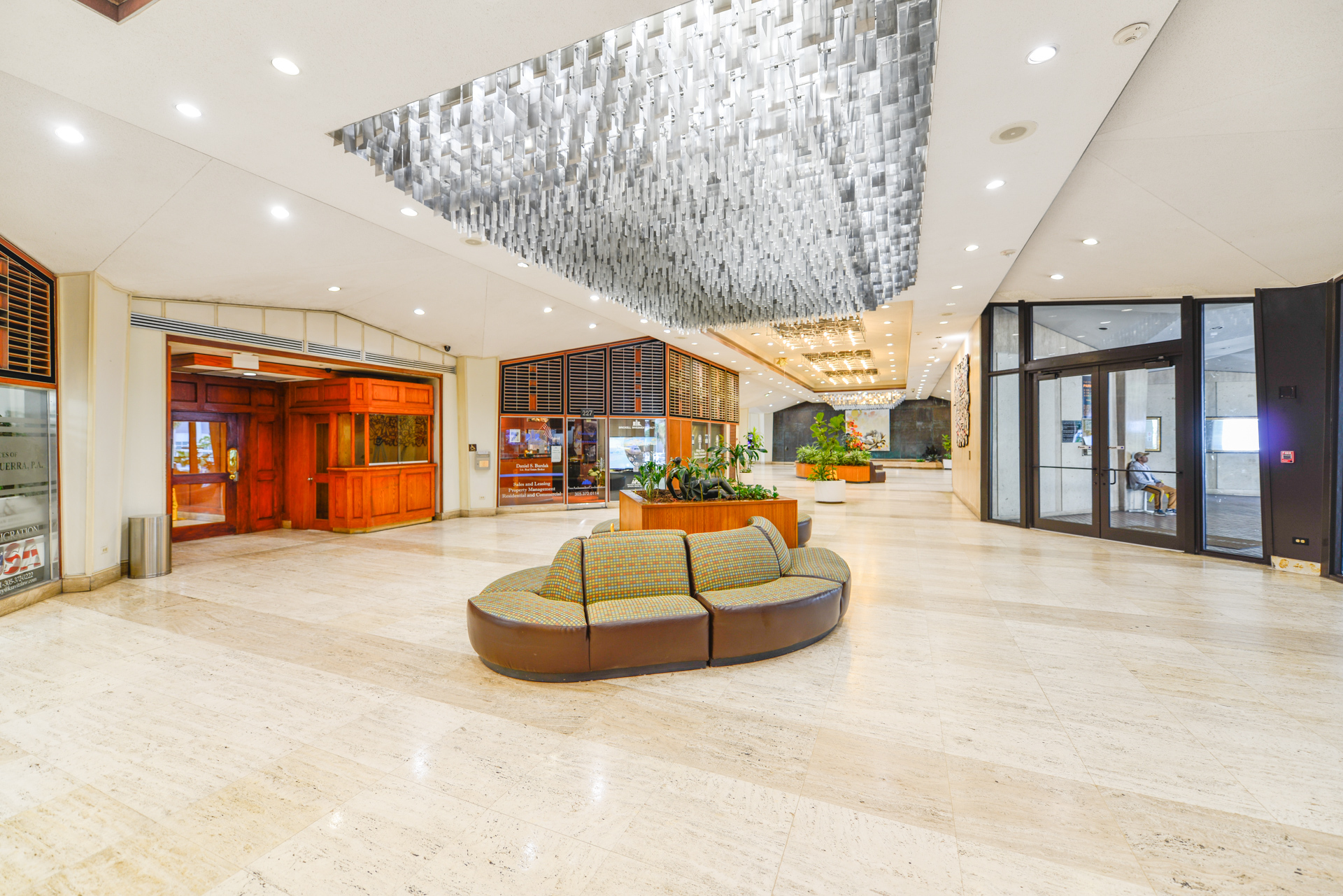 Building Photo - 905 Brickell Bay Dr