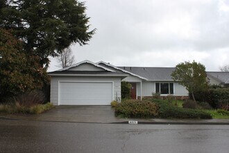 Building Photo - 3 Bedroom Home in Sebastopol