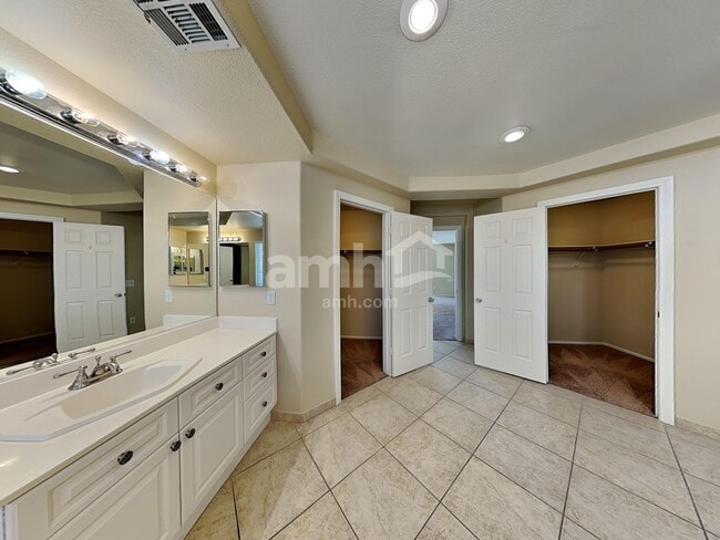 Building Photo - 901 Sir Winston Street