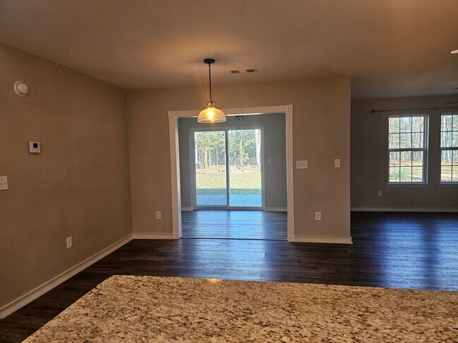 Building Photo - Beautiful 3 Bed 2 Bath Home on 2.5 Acres f...