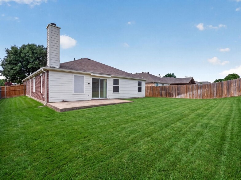 Building Photo - 3004 Sawgrass Dr