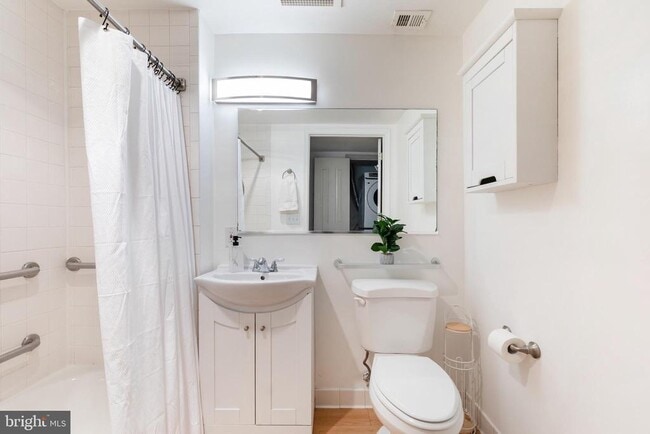 Building Photo - 20 Logan Cir NW