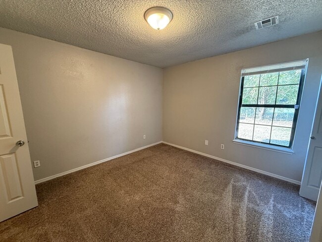 Building Photo - 5728 S Vancouver Ave