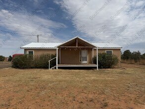 Building Photo - Texico School District - Country Home!