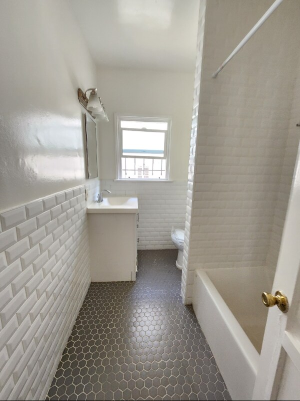 Building Photo - 1781 N Orchid Ave