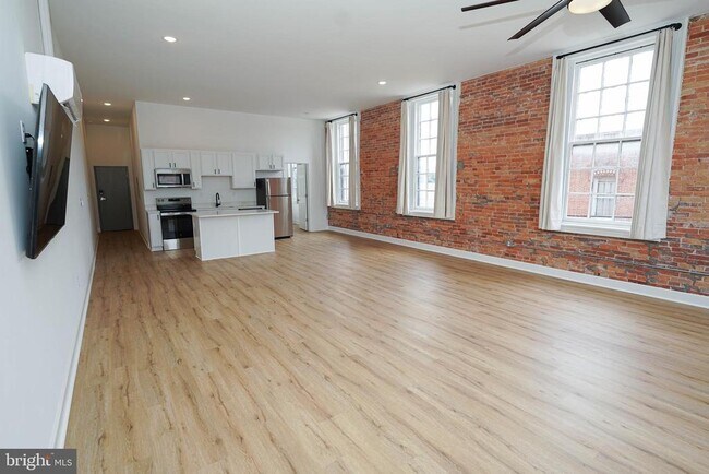 Building Photo - 109 Pearl St