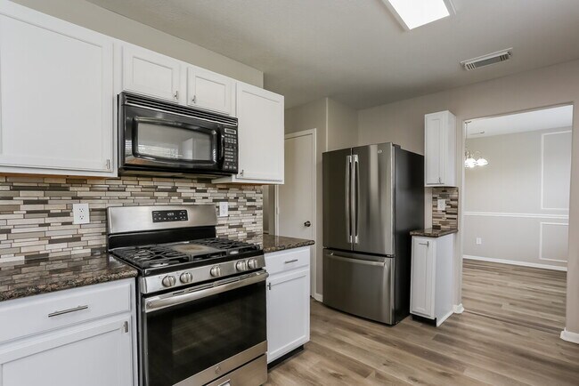 Building Photo - 2431 Fox River Ln