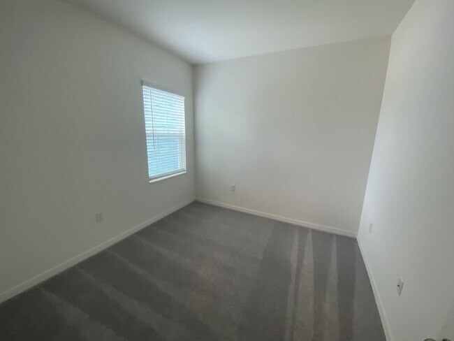 Building Photo - Charming 3 Bed, 2.5 Bath Rental in Lithia,...