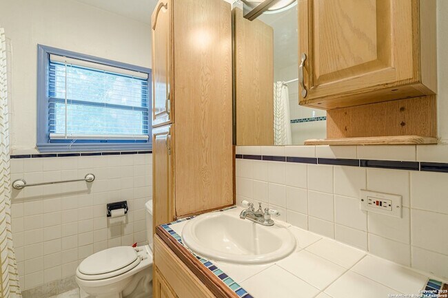 Building Photo - 416 Alexander Hamilton Dr