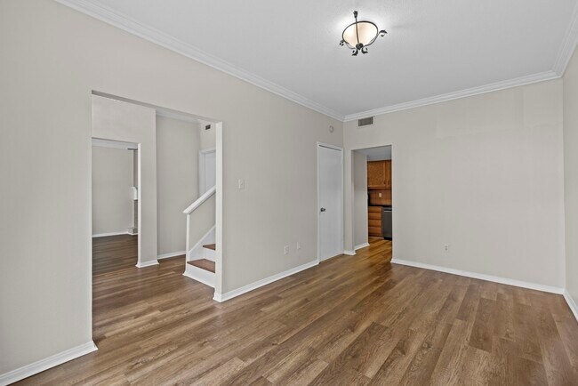 Building Photo - 2100 Tanglewilde St