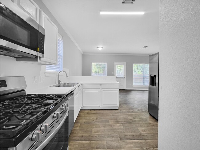 Building Photo - 13618 Cedar Point Dr