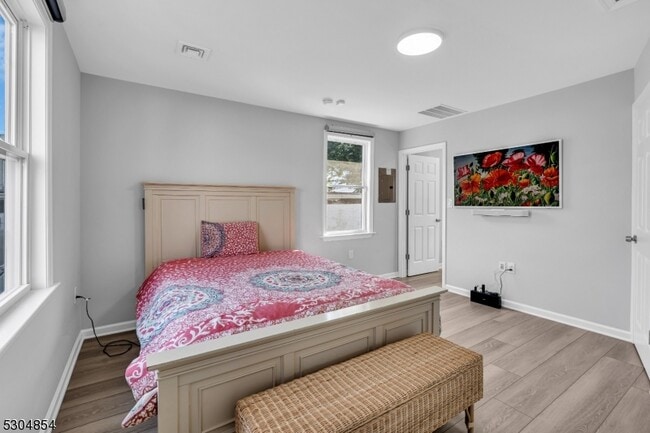 Building Photo - 438 Brookside Ave