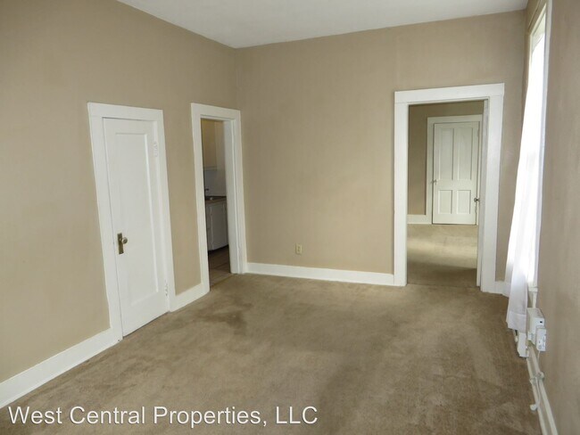 Building Photo - 710 W Packard Ave