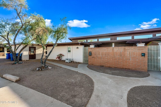 Primary Photo - 507 W Pebble Beach Dr