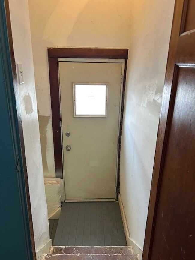 Building Photo - 2 Bedroom, 2 Bath Home w/Full Basement in Dayton