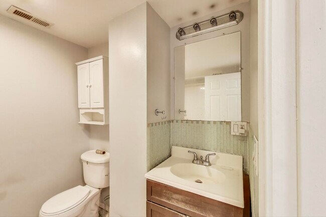 Building Photo - 4553 S Ellis Ave