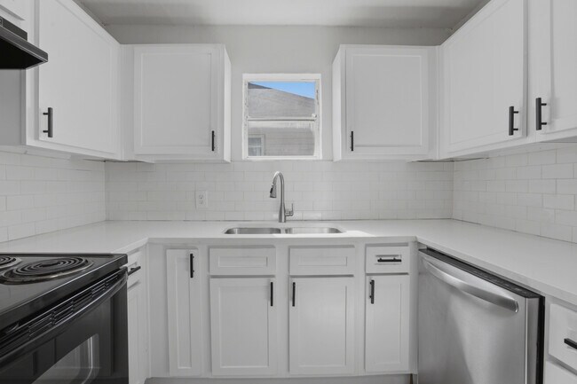 Building Photo - 321 SE 67th St