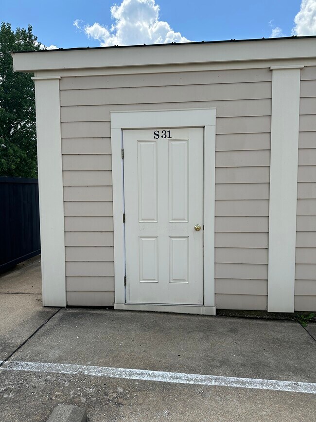 Building Photo - 3408 Hiram St