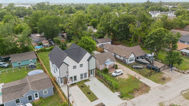 Building Photo - 7805 Farnsworth St