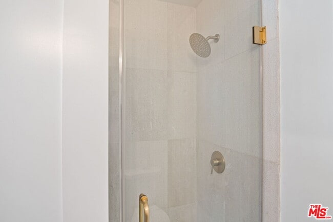 Building Photo - 5664 Coliseum St