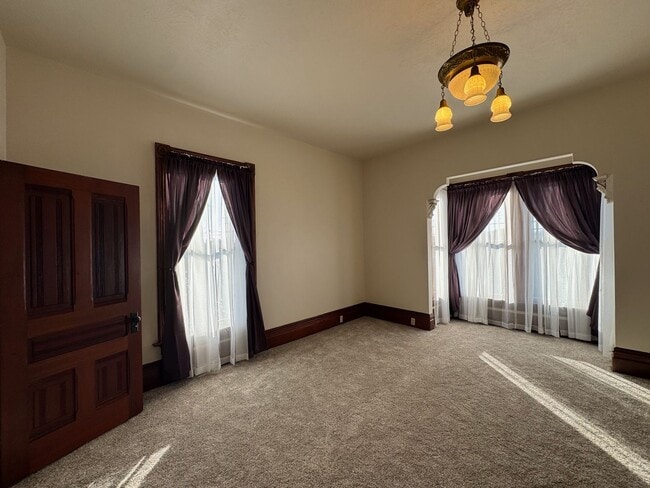 Building Photo - 801 Summer St