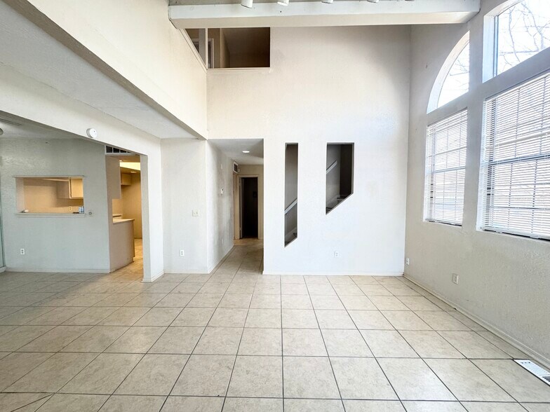 Building Photo - 401 NE 115th St