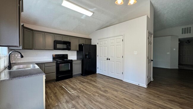 Building Photo - 2216 Prescott Ln