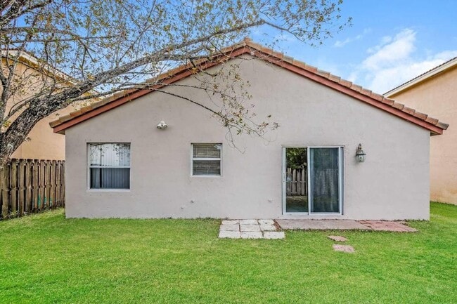 Building Photo - 1365 SW 106th Ave