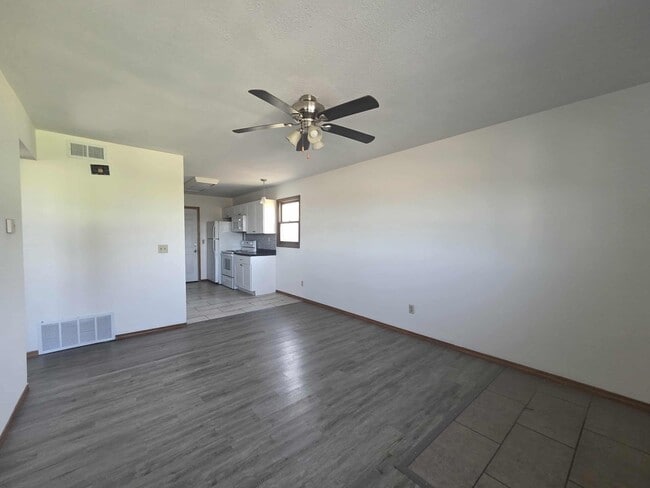 Building Photo - Updated duplex for rent!