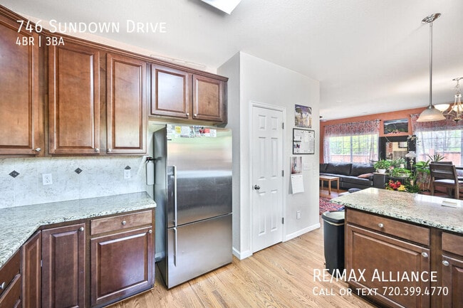 Building Photo - 746 Sundown Dr