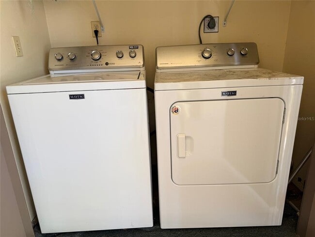 Building Photo - 260 Woodlake Ln