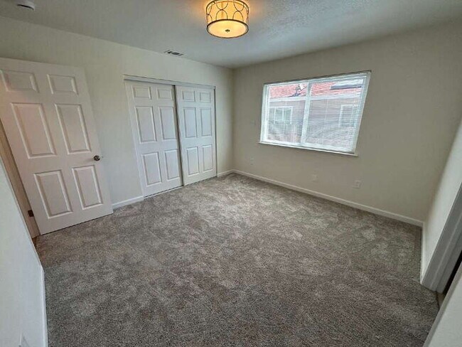 Building Photo - 1525 James St