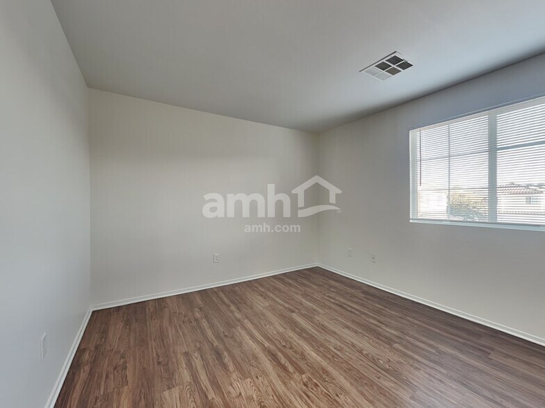 Building Photo - 1010 Maple Pines Ave
