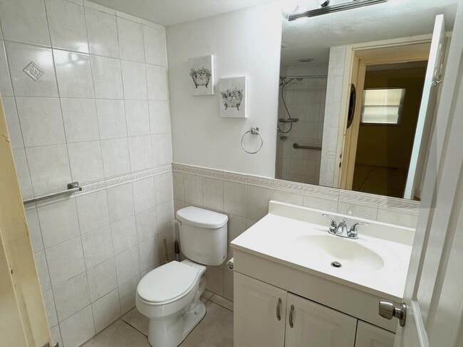 Building Photo - 301 Seville Dr