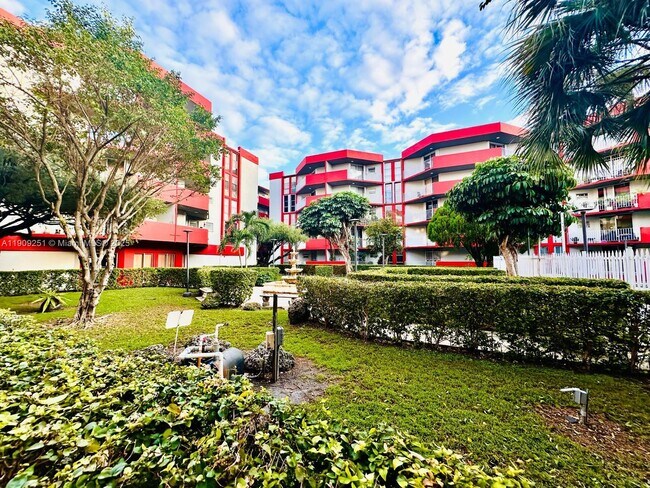 Building Photo - 1750 W 46th St