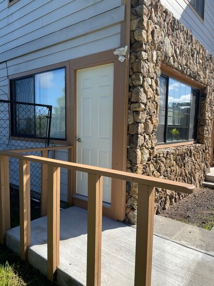 Building Photo - 71-1621 Puu Lani Pl