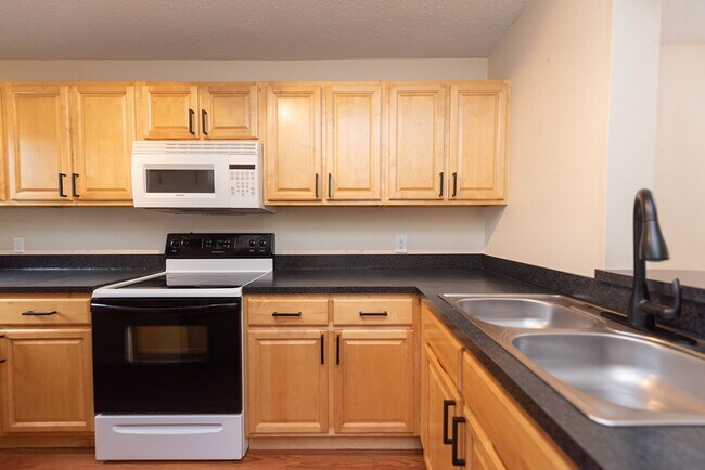 Building Photo - Townhome in Titusville