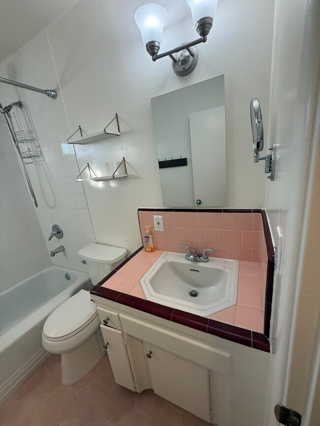 Building Photo - 15863 Victory Blvd