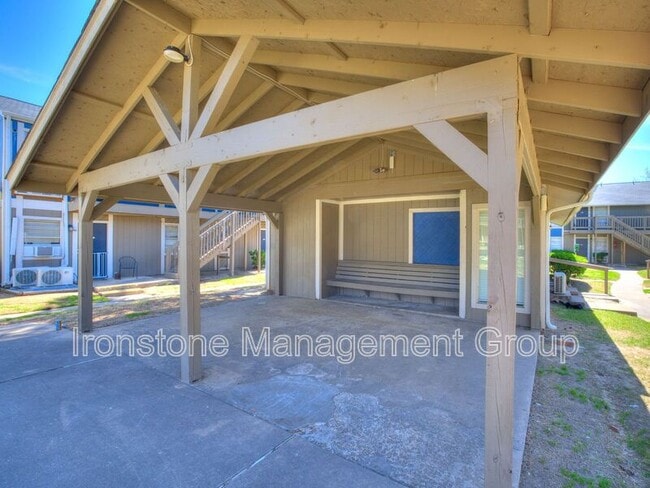 Building Photo - 4651 S Darlington Ave