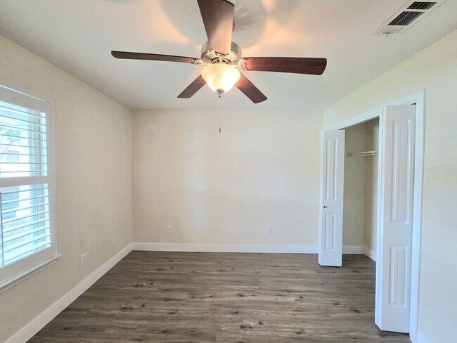 Building Photo - 5625 Shooting Star Ct