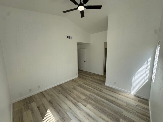 Building Photo - 1523 Woodpine Dr