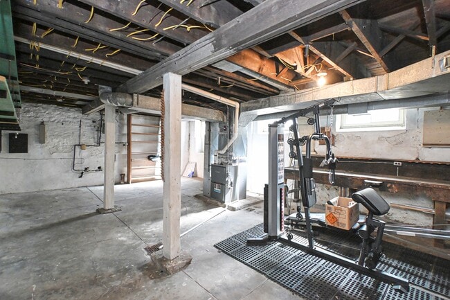 Building Photo - 735 Considine Ave