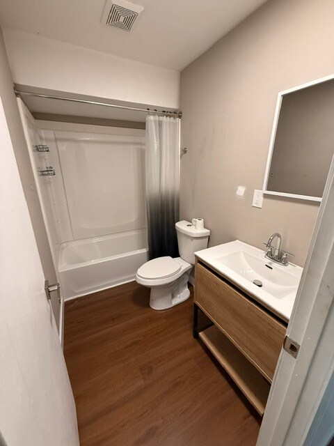 Building Photo - 1800 Hillsboro Valley Park Rd