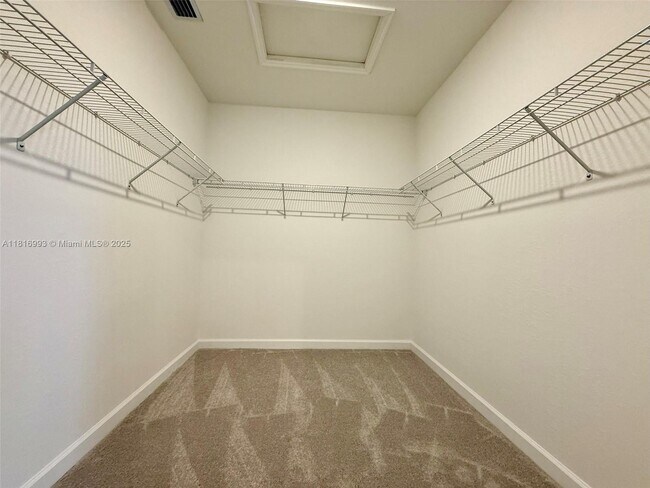 Building Photo - 5033 Oakmont Dr