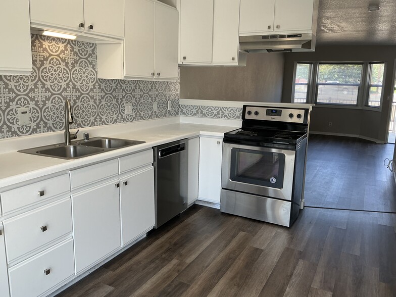 Building Photo - 922 Plumas St